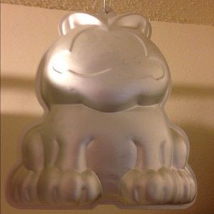 Wilton Garfield 3-D cake pan.